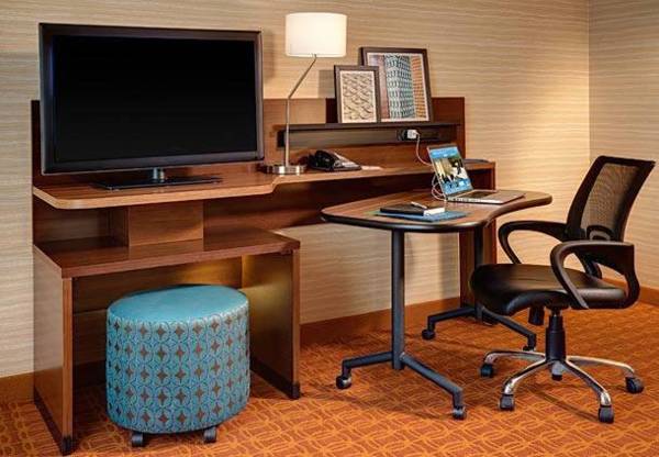 Workspace - Fairfield Inn & Suites by Marriott Atlanta Cumming/Johns Creek
