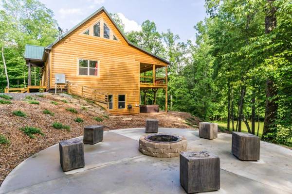 Foothills Family Retreat - 7 Bedrooms Hot Tub & Playground