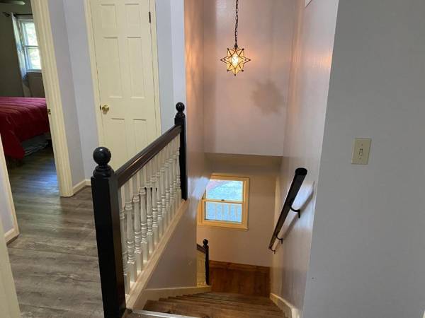 Downtown Family Retreat - 5 Bedrooms 3 Minutes to Dahlonega Pool Hot Tub Game Rooms