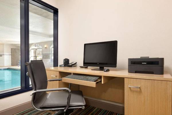 Workspace - Country Inn & Suites by Radisson Dalton GA