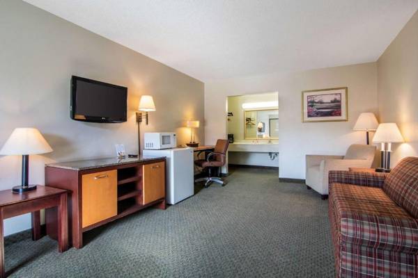 Econo Lodge Inn & Suites Conference Center Dublin