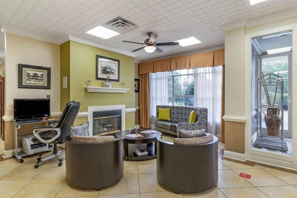 Workspace - Quality Inn Fayetteville Near Historic Downtown Square