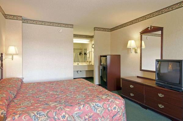 Days Inn & Suites by Wyndham Fort Valley