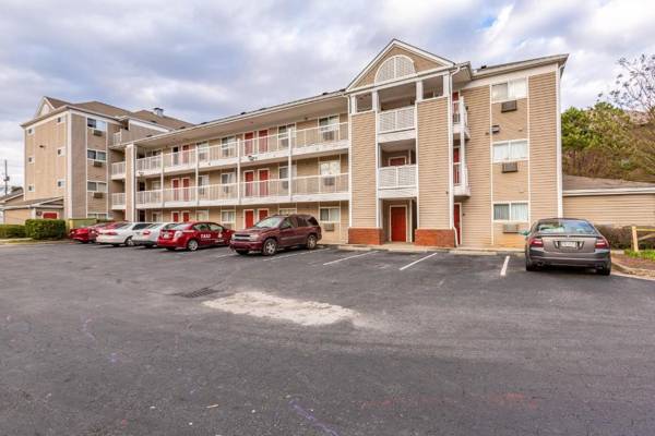 HomeTowne Studios by Red Roof Gainesville