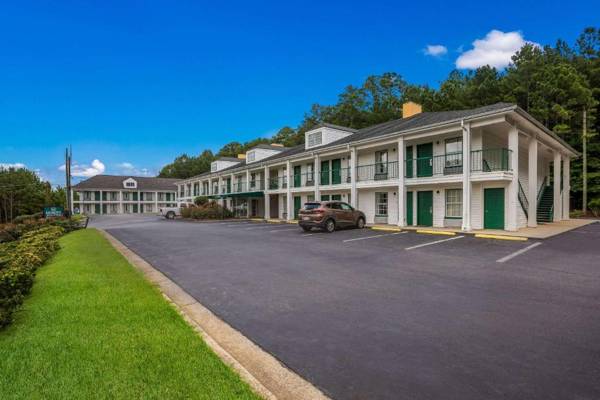 Quality Inn & Suites near Lake Oconee