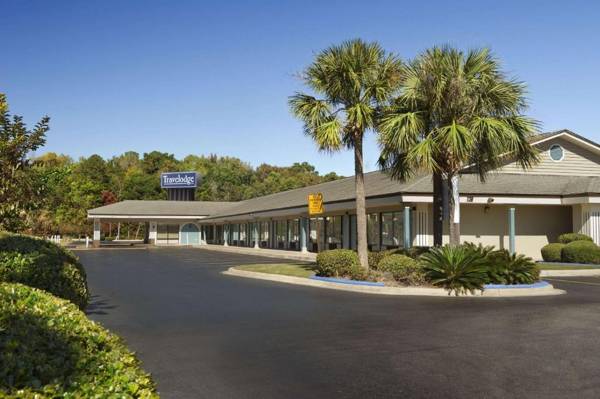 Travelodge by Wyndham Hinesville