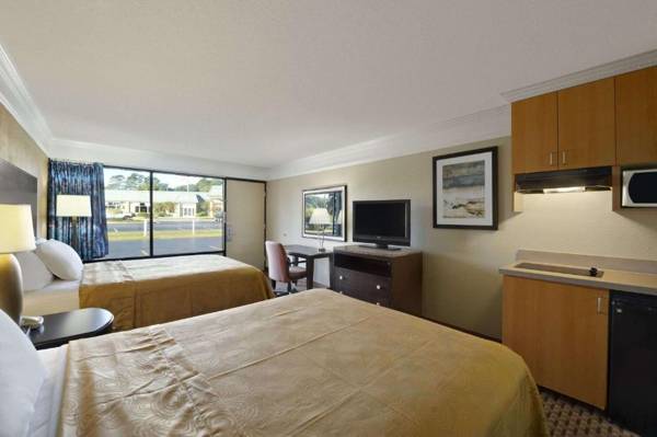 Travelodge by Wyndham Hinesville