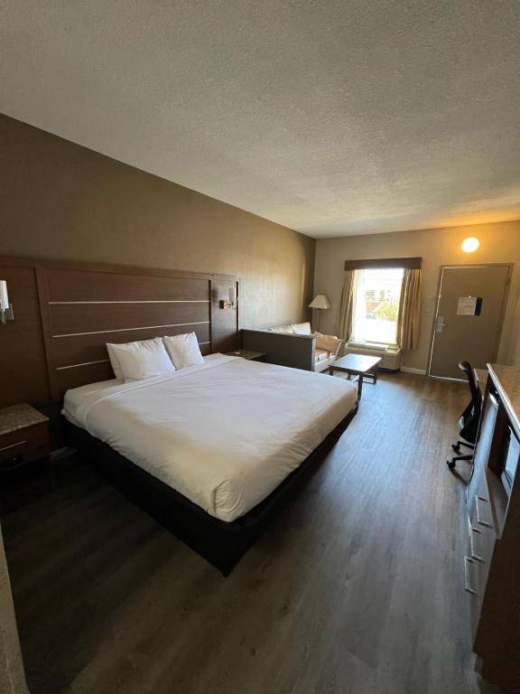 Quality Inn & Suites near Six Flags - Austell