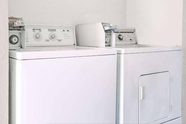 Days Inn by Wyndham Macon I-475