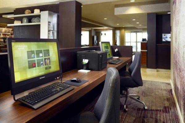 Workspace - Holiday Inn Express Madison