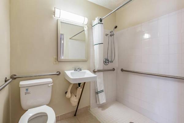 HomeTowne Studios by Red Roof Atlanta NE – Norcross South