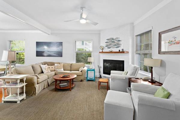 Large and Bright East Beach Home!