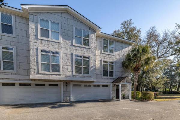 Demere Moss Townhouse # 20