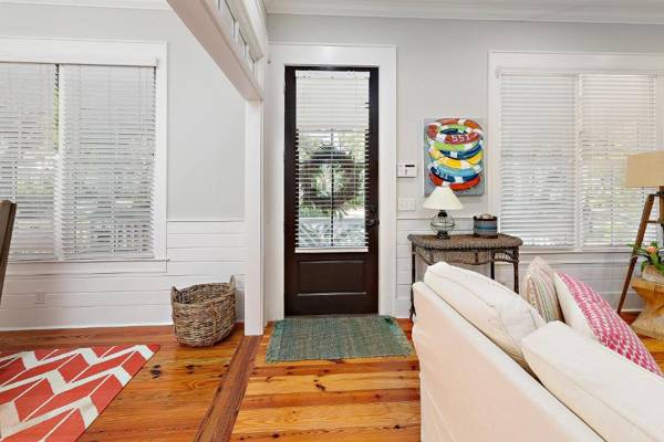 1052 Village Oals lane