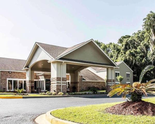 Clarion Inn & Suites Savannah Midtown