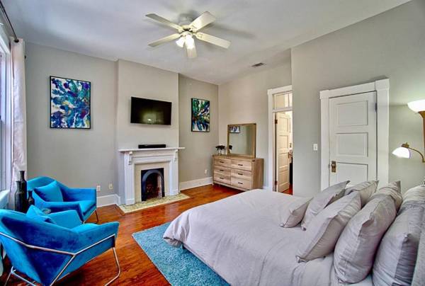 2 Bedroom Renovated Townhouse in Downtown Savannah