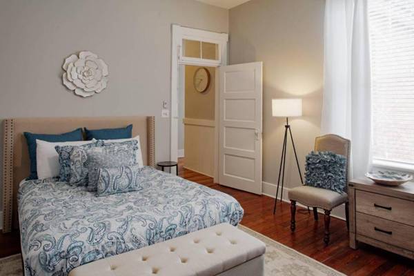 414B Waldburg st · 2 Bedroom Oasis near Forsyth Park