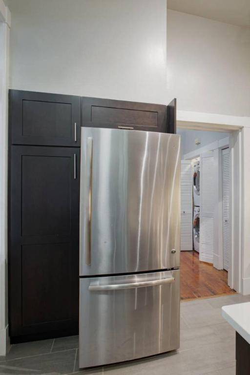 420Waldburg A · Modern Apt with Southern Charm Blocks from Forsyth