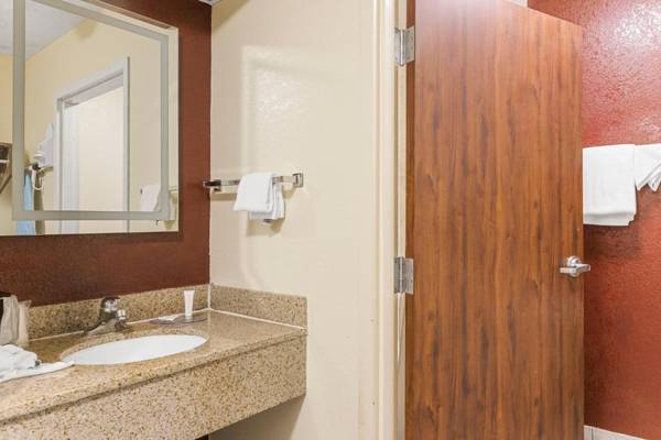 Clarion Pointe Savannah Gateway I-95