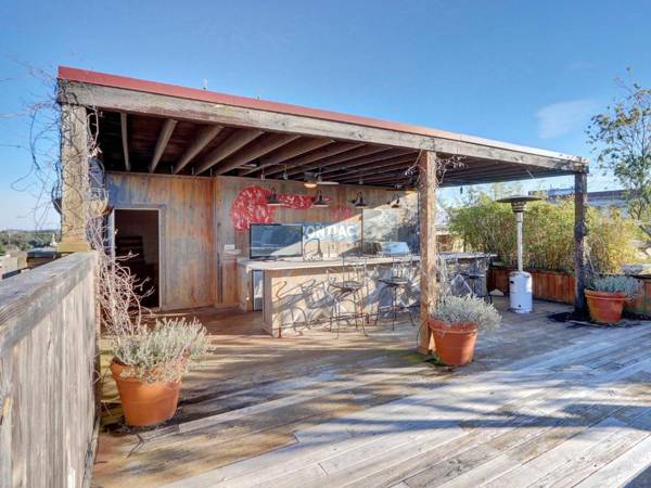 Heated Pool Access Flex Cancelation Penthouse Downtown with Private Rooftop Deck