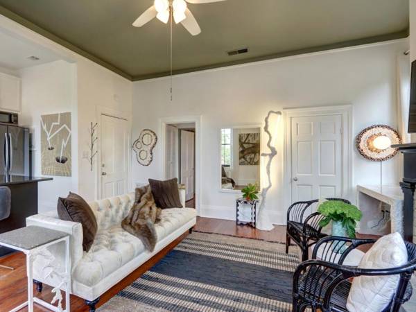 Heated Pool Access Flex Cancelation Luxe Forsyth Condo with Private Treetop Balcony