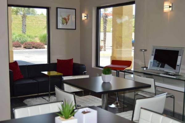 Super 8 by Wyndham Stockbridge