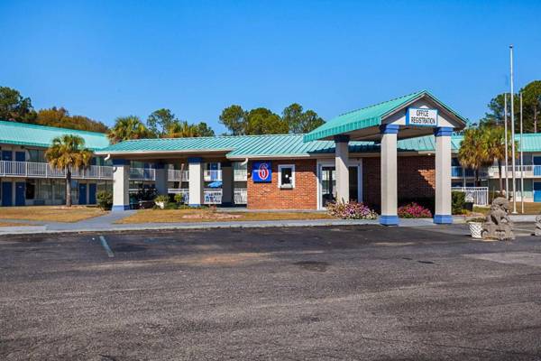 Motel 6-Tifton GA