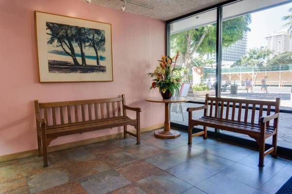 Kuhio Banyan Hotel (with Kitchenettes)