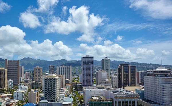 Halepuna Waikiki by Halekulani