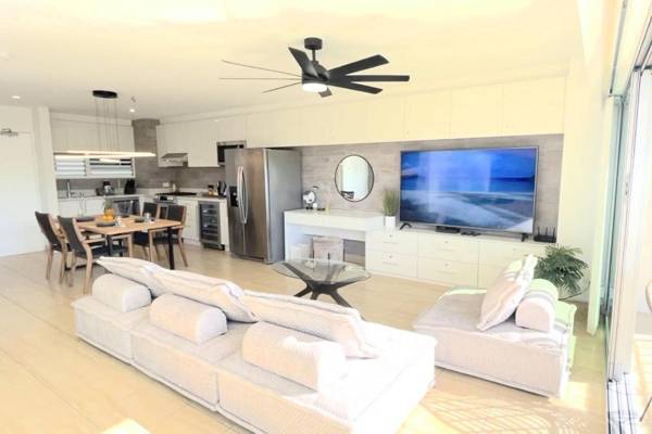 Waikiki Shore 1116 Beachfront