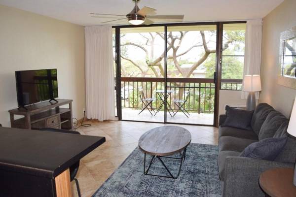 Beautiful Private Condo Walking Distance to Beach