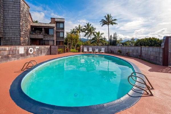 Sealodge C7-oceanfront views top floor privacy bright tropical interior