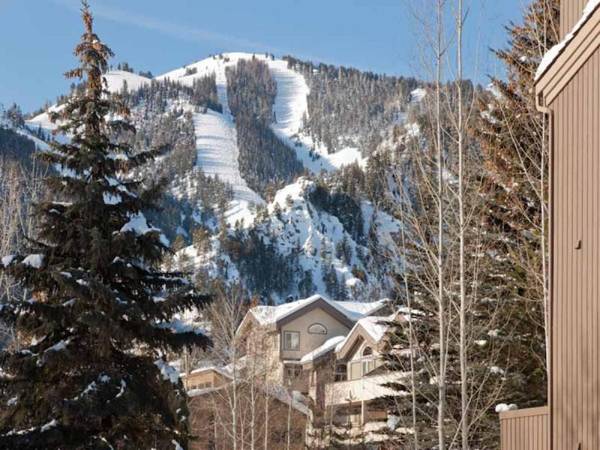 Bridgepoint Condo 24 - On Trail Creek & Walk to Downtown and Bald Mt