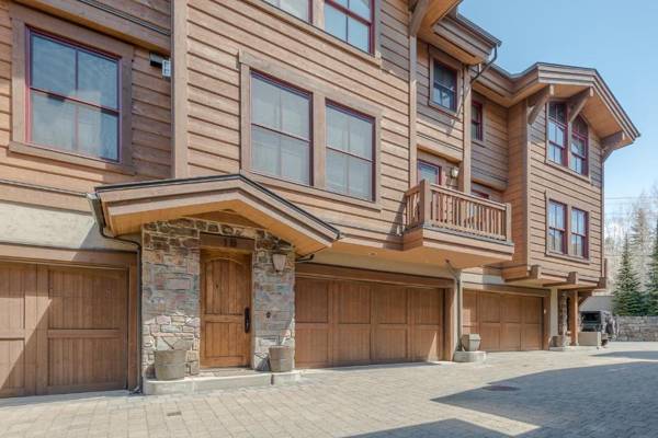 SkiView 1B - On Trail Creek Close to Downtown with Hot Tub Onsite