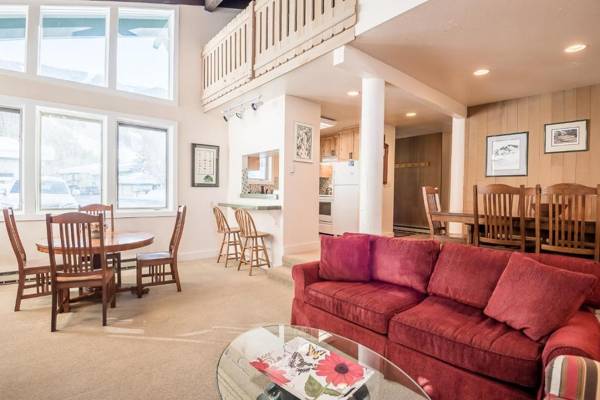 Prospector 171 - Walk to Ski Lifts and Hot Tub for Apres Ski