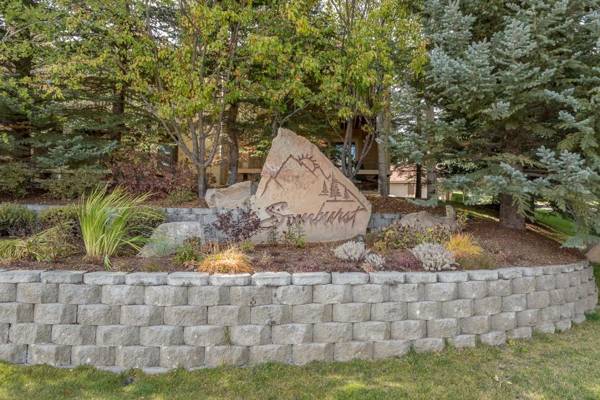 Sunburst Condo 2749 On Golf Course with Mt Views and Elkhorn Amenities