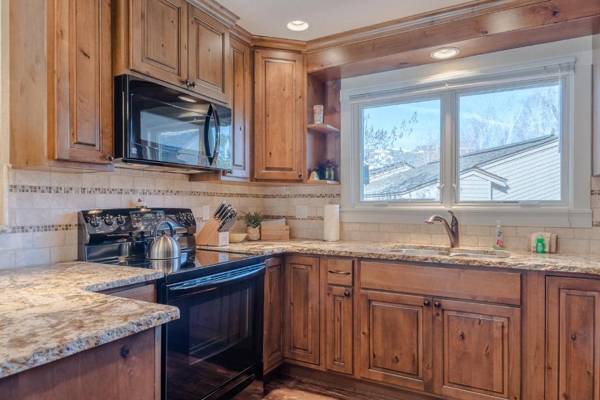 Ridge Condo 2672 - Upgraded With Great Views and Elkhorn Resort Amenities
