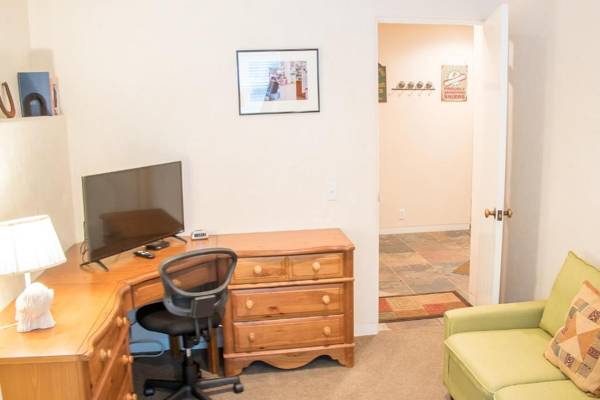 Workspace - River Ridge Townhome - West Ketchum with Private Hot Tub & Garage