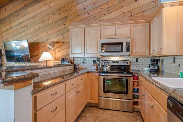 Smokey Plaza Condo 1 - Just Blocks from Bald Mountain & Hot Tub Onsite