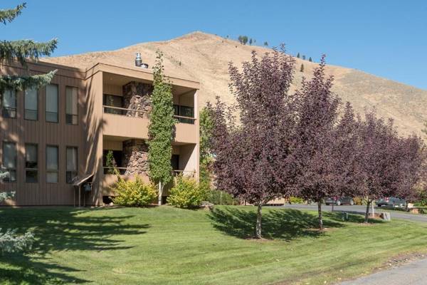 Sawtooth Condo 25 - Corner Unit Walk to Bald Mountain & Hot Tub Onsite