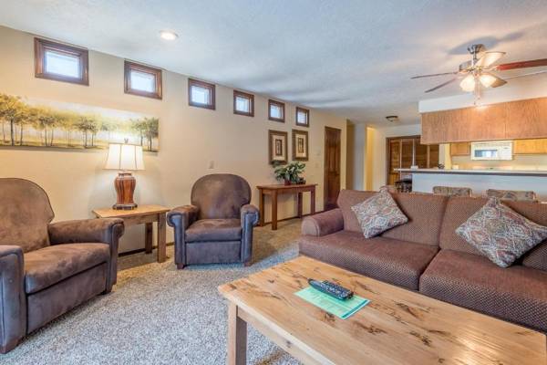 Habitat Condo 2 Bedroom with Year-Round Hot Tub & Walk to Downtown Ketchum