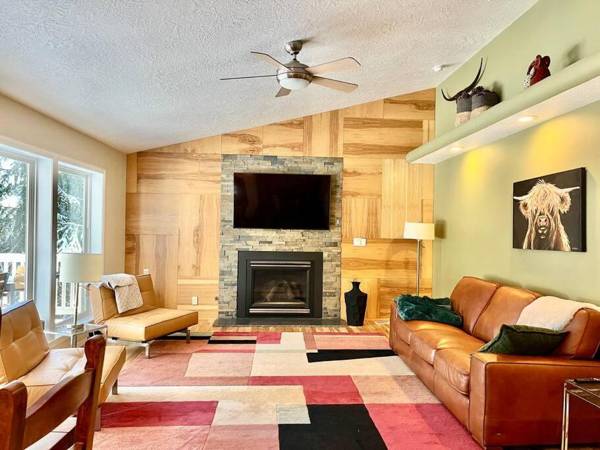 Swanky Digs In the Heart of McCall!