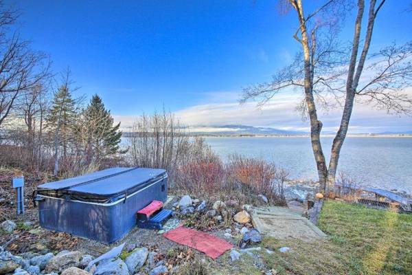 Lakefront Retreat with Hot Tub about 7 Mi to Schweitzer!