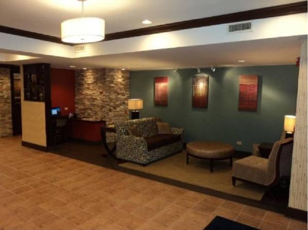 Holiday Inn Express Hotel & Suites Chicago-Algonquin an IHG Hotel