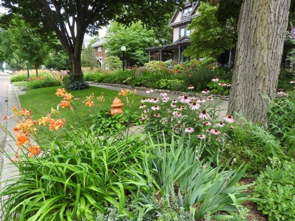 Champaign Garden Inn