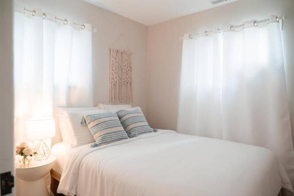 Cozy Stylish 2BR Apt near O'Hare Int'l Airport