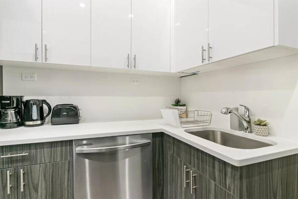 Central Location Lakeview 1BR Neat & Comfy