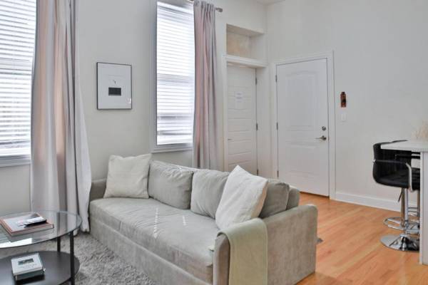 Updated West Town 2BR with W&D by Zencity