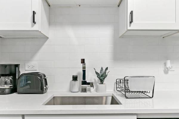 Stylish Comfortable 2-Bedroom 1 Bath West Town