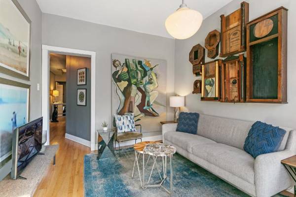 Live in Style Designer 2BR Apt in Festive Boystown